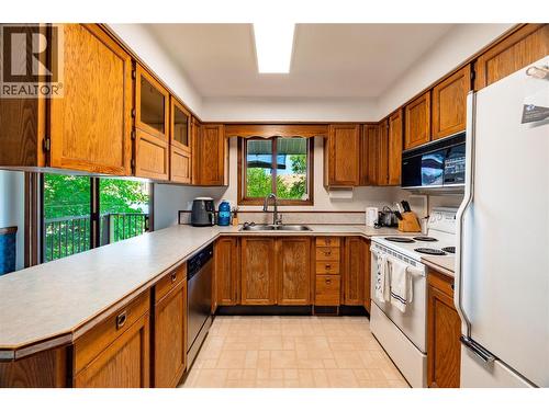 7315 Longacre Drive, Vernon, BC - Indoor Photo Showing Kitchen With Double Sink