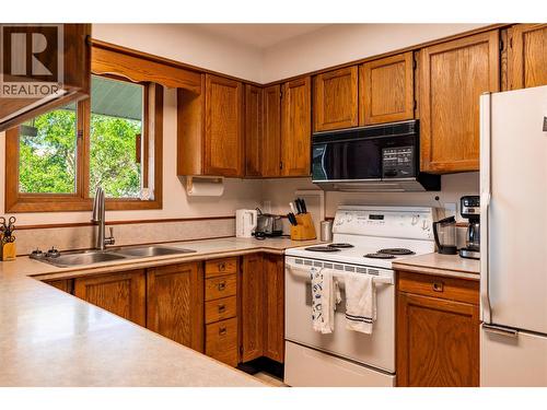 7315 Longacre Drive, Vernon, BC - Indoor Photo Showing Kitchen With Double Sink