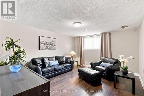 524 Silverthorn Avenue, Toronto, ON - Indoor Photo Showing Living Room
