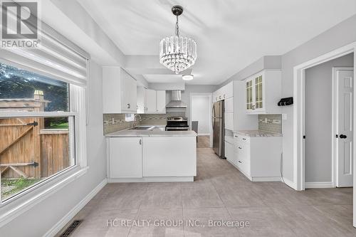22 Fireside Drive, Hamilton, ON - Indoor Photo Showing Kitchen