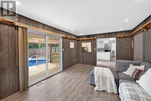 22 Fireside Drive, Hamilton, ON - Indoor Photo Showing Other Room