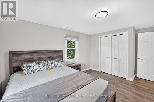 22 Fireside Drive, Hamilton, ON - Indoor Photo Showing Bedroom