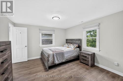 22 Fireside Drive, Hamilton, ON - Indoor Photo Showing Bedroom
