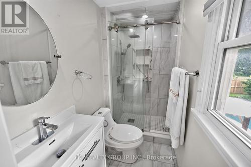 22 Fireside Drive, Hamilton, ON - Indoor Photo Showing Bathroom