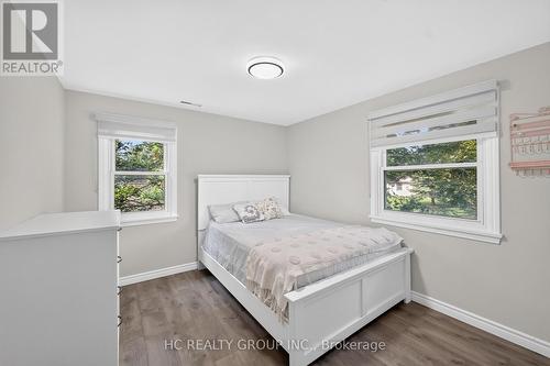 22 Fireside Drive, Hamilton, ON - Indoor Photo Showing Bedroom