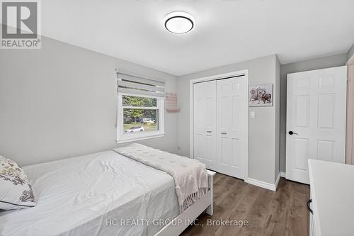 22 Fireside Drive, Hamilton, ON - Indoor Photo Showing Bedroom