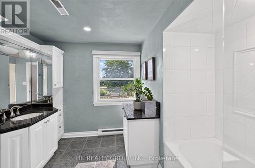 22 Fireside Drive, Hamilton, ON - Indoor Photo Showing Bathroom