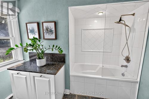 22 Fireside Drive, Hamilton, ON - Indoor Photo Showing Bathroom