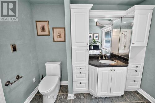 22 Fireside Drive, Hamilton, ON - Indoor Photo Showing Bathroom