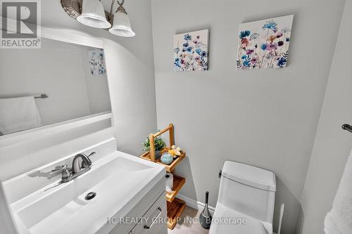 22 Fireside Drive, Hamilton, ON - Indoor Photo Showing Bathroom