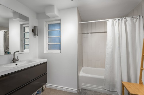 Bathroom - 5200 Av. De Westbury, Montréal (Côte-Des-Neiges/Notre-Dame-De-Grâce), QC - Indoor Photo Showing Bathroom