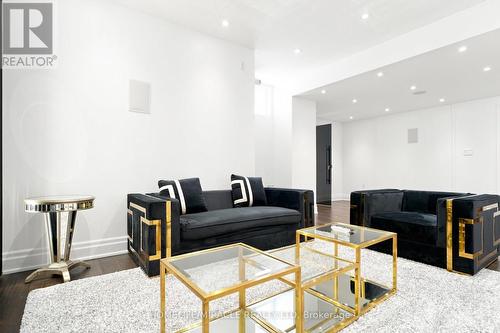 6 Stokes Drive, King, ON - Indoor Photo Showing Living Room