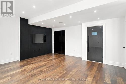 6 Stokes Drive, King, ON - Indoor Photo Showing Other Room