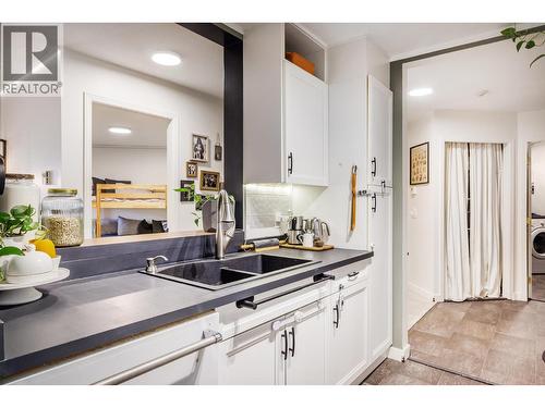 709 Houghton Road Unit# 315, Kelowna, BC - Indoor Photo Showing Kitchen With Double Sink