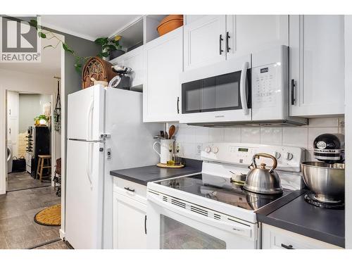 709 Houghton Road Unit# 315, Kelowna, BC - Indoor Photo Showing Kitchen