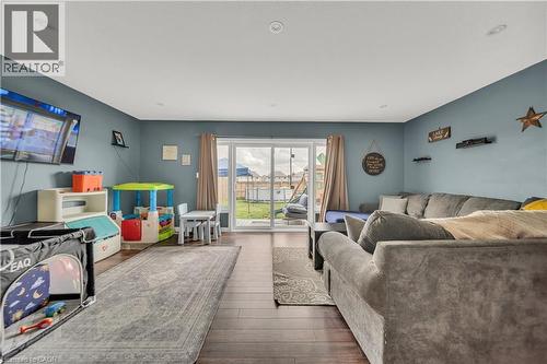 1450 Caen Avenue, Woodstock, ON - Indoor Photo Showing Living Room