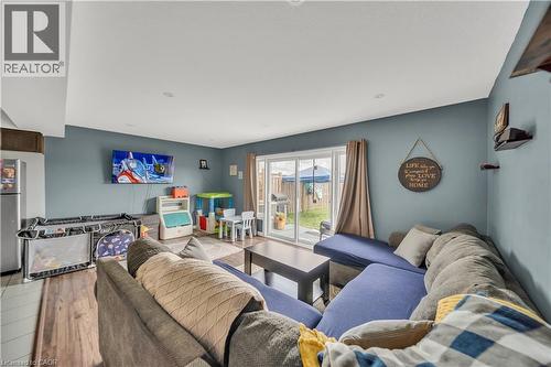 1450 Caen Avenue, Woodstock, ON - Indoor Photo Showing Living Room