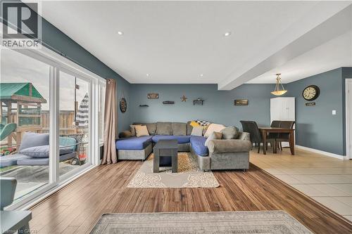 1450 Caen Avenue, Woodstock, ON - Indoor Photo Showing Living Room