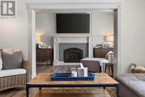581 Queen Street, Kincardine, ON - Indoor Photo Showing Living Room With Fireplace