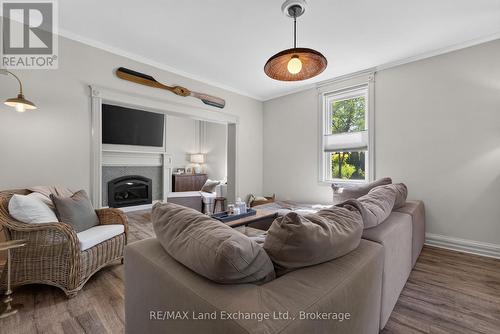 581 Queen Street, Kincardine, ON - Indoor Photo Showing Living Room With Fireplace
