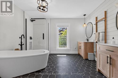 581 Queen Street, Kincardine, ON - Indoor Photo Showing Bathroom