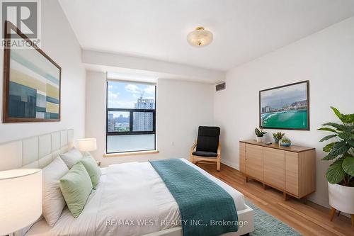 1604 - 18 Knightsbridge Road, Brampton, ON - Indoor Photo Showing Bedroom