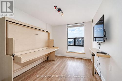 1604 - 18 Knightsbridge Road, Brampton, ON - Indoor Photo Showing Other Room