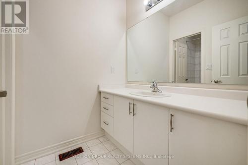 59 Hager Crek Terrace, Hamilton, ON - Indoor Photo Showing Bathroom