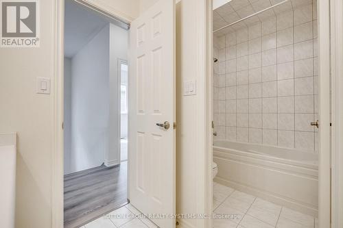 59 Hager Crek Terrace, Hamilton, ON - Indoor Photo Showing Bathroom