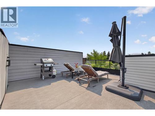 945 Borden Avenue Unit# 1, Kelowna, BC - Outdoor With Exterior