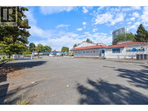 6558 Kingsway, Burnaby, BC - Outdoor