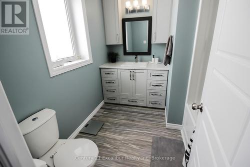 7104 Sixth Line Road W, Centre Wellington, ON - Indoor Photo Showing Bathroom