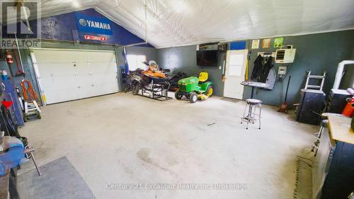 7104 Sixth Line Road W, Centre Wellington, ON - Indoor Photo Showing Garage
