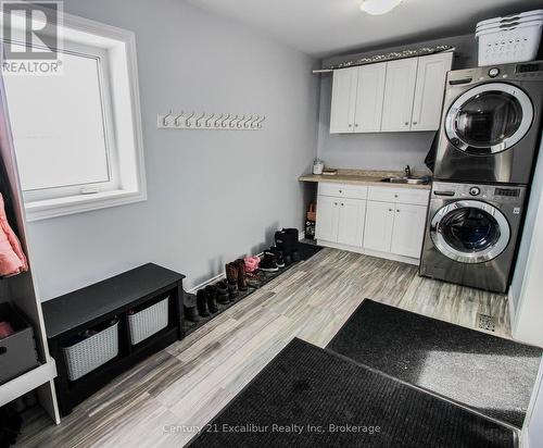7104 Sixth Line Road W, Centre Wellington, ON - Indoor Photo Showing Laundry Room
