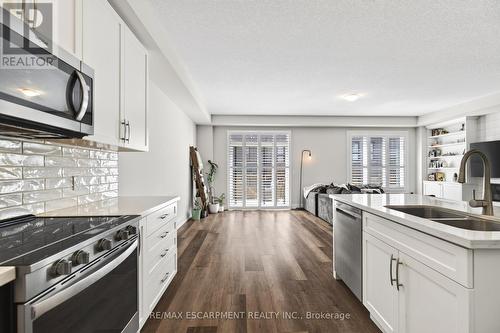 26 Granite Ridge Trail, Hamilton, ON - Indoor Photo Showing Kitchen With Double Sink With Upgraded Kitchen
