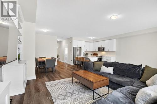 26 Granite Ridge Trail, Hamilton, ON - Indoor Photo Showing Living Room