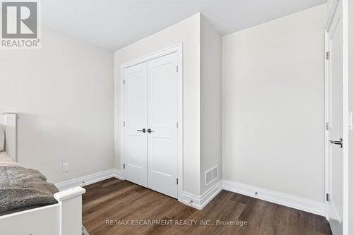 26 Granite Ridge Trail, Hamilton, ON - Indoor Photo Showing Other Room