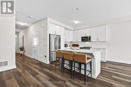26 Granite Ridge Trail, Hamilton, ON - Indoor Photo Showing Kitchen With Upgraded Kitchen