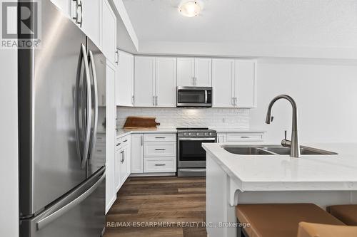 26 Granite Ridge Trail, Hamilton, ON - Indoor Photo Showing Kitchen With Upgraded Kitchen