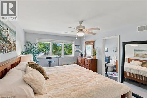 1069 Beach Boulevard, Hamilton, ON - Indoor Photo Showing Bedroom