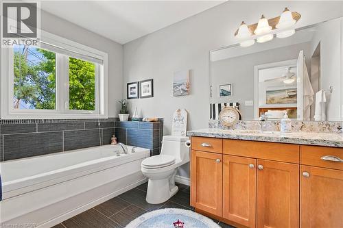 1069 Beach Boulevard, Hamilton, ON - Indoor Photo Showing Bathroom