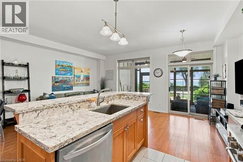 1069 Beach Boulevard, Hamilton, ON - Indoor Photo Showing Kitchen