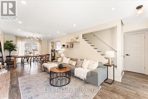 154 Beach Road, Georgina (Keswick North), ON - Indoor Photo Showing Living Room