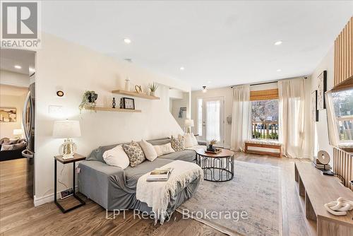 154 Beach Road, Georgina (Keswick North), ON - Indoor Photo Showing Living Room