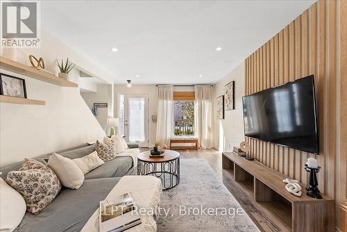 154 Beach Road, Georgina (Keswick North), ON - Indoor Photo Showing Living Room