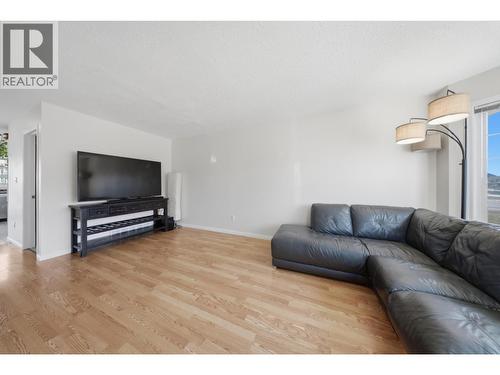 8406 86 Avenue, Fort St. John, BC - Indoor Photo Showing Living Room