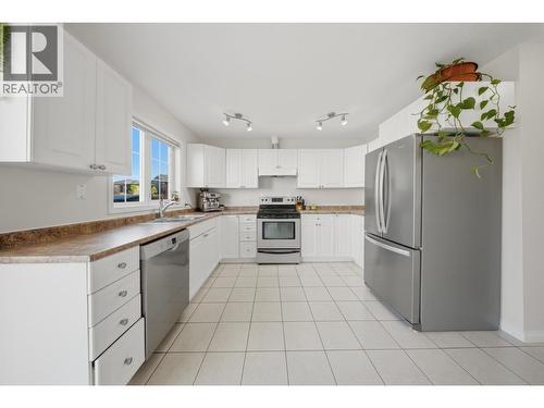 8406 86 Avenue, Fort St. John, BC - Indoor Photo Showing Kitchen With Stainless Steel Kitchen