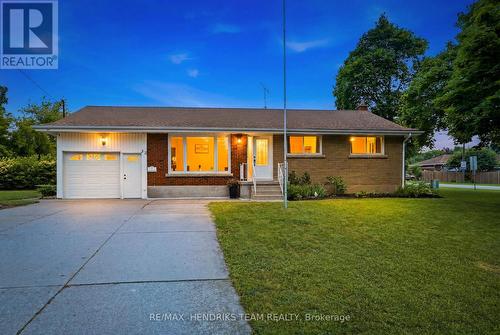 32 HANSON DRIVE  St. Catharines (Bunting/Linwell), ON L2M 2X1