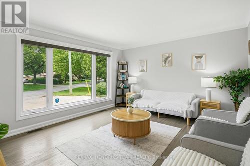 32 Hanson Drive, St. Catharines (Bunting/Linwell), ON - Indoor Photo Showing Bedroom