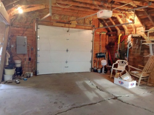 Garage - 32 Av. Duret, Paspébiac, QC - Indoor Photo Showing Garage